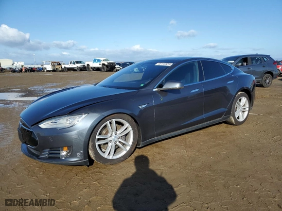 2015 Tesla Model S 85D with VIN 5YJSA1E22FF108359, listed as a Copart auction lot 45116525 with 121438 miles and Salvage Title. Bid and sale history available at carsss.com. Image 1.