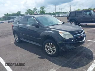 2013 Chevrolet Equinox LT z VIN 2GNALDEK9D6361289, wystawiony jako IAAI lot #42472973 z przebiegiem 199 890 mil mil oraz . Historia ofert i sprzedaży dostępna na DreamBid. Obrazek 1.