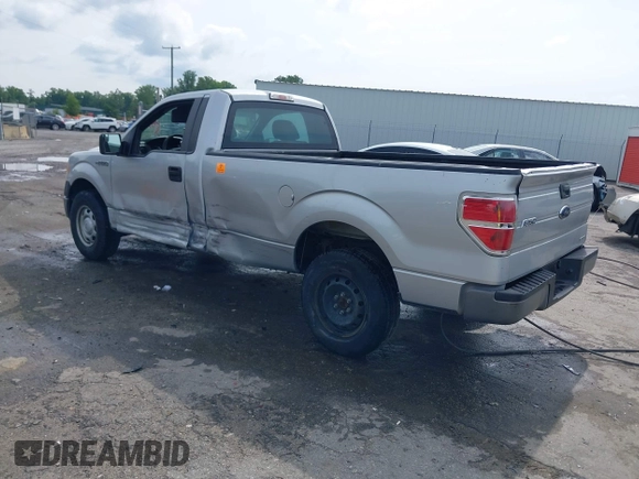 2013 Ford F-150 XL z VIN 1FTMF1CM1DKE52831, wystawiony jako IAAI lot #42401051 z przebiegiem 111 734 mil mil oraz . Historia ofert i sprzedaży dostępna na DreamBid. Obrazek 3.