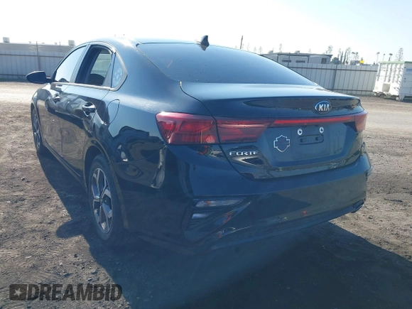 2021 Kia Forte LXS z VIN 3KPF24ADXME271884, wystawiony jako IAAI lot #41453893 z przebiegiem 93 462 mil mil oraz . Historia ofert i sprzedaży dostępna na DreamBid. Obrazek 3.