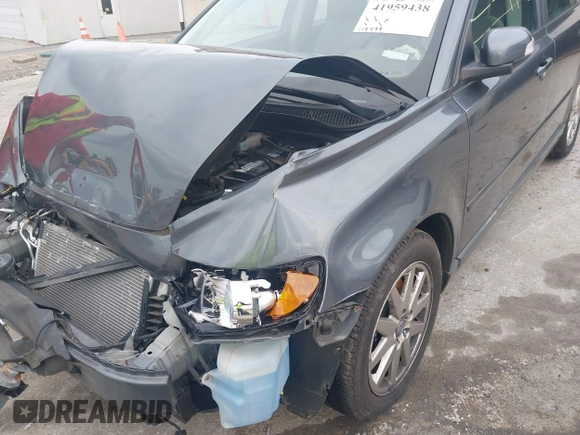 2009 Volvo S40 2.4L with VIN YV1MS382492458140, listed as a IAAI auction lot 41959438 with 119,499 mi miles. Bid and sale history available at carsss.com. Image 6.