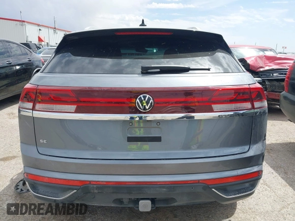 2024 Volkswagen Atlas SE z VIN 1V2JE2CA1RC252078, wystawiony jako IAAI lot #42061482 z przebiegiem 10 396 mil mil oraz . Historia ofert i sprzedaży dostępna na DreamBid. Obrazek 17.