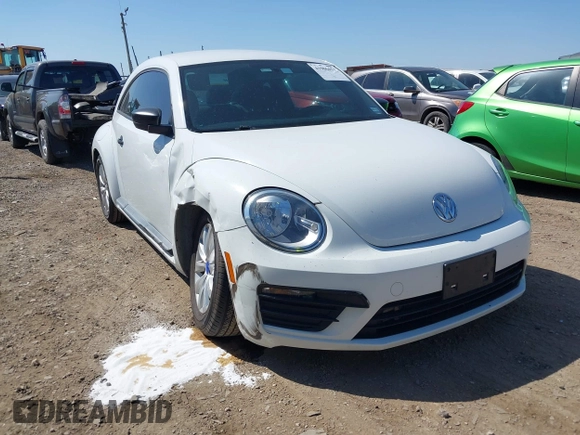2018 Volkswagen Beetle S z VIN 3VWFD7AT4JM715004, wystawiony jako IAAI lot #41986453 z przebiegiem 76 130 mil mil oraz . Historia ofert i sprzedaży dostępna na DreamBid. Obrazek 1.