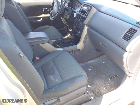 2007 Honda Pilot LX with VIN 5FNYF18167B027915, listed as a IAAI auction lot 41819509 with 206,684 mi miles. Bid and sale history available at carsss.com. Image 5.