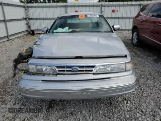 1997 Ford Crown Victoria z VIN 2FALP73W2VX179173, wystawiony jako Copart lot #57828405 z przebiegiem 251 598 mil mil oraz Szkoda całkowita • Salvage title. Historia ofert i sprzedaży dostępna na DreamBid. Obrazek 5.