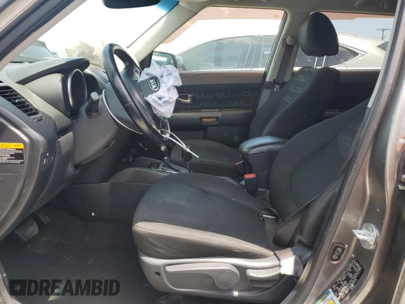2013 Kia Soul + z VIN KNDJT2A66D7620732, wystawiony jako Copart lot #55578195 z przebiegiem 143 092 mil mil oraz Szkoda całkowita • Salvage title. Historia ofert i sprzedaży dostępna na DreamBid. Obrazek 7.