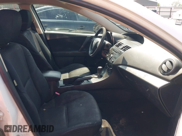 2013 Mazda 3 i Sport z VIN JM1BL1UP8D1801031, wystawiony jako IAAI lot #42207191 z przebiegiem 221 969 mil mil oraz . Historia ofert i sprzedaży dostępna na DreamBid. Obrazek 5.