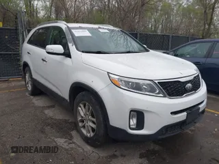 2014 Kia Sorento LX with VIN 5XYKT4A63EG432500, listed as a IAAI auction lot 41943050 with 161,612 mi miles. Bid and sale history available at carsss.com. Image 1.