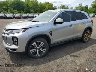 2021 Mitsubishi Outlander ES z VIN JA4ARUAU2MU004014, wystawiony jako Copart lot #57774535 z przebiegiem 62 030 mil mil oraz Czysty tytuł • Clean title. Historia ofert i sprzedaży dostępna na DreamBid. Obrazek 1.