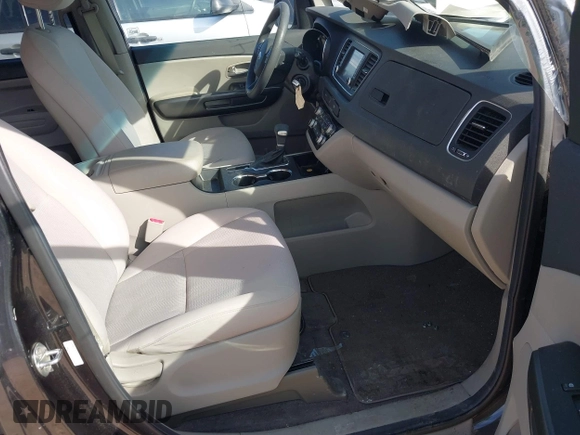 2020 Kia Sedona LX with VIN KNDMB5C13L6617567, listed as a IAAI auction lot 41774812 with 68,500 mi miles. Bid and sale history available at carsss.com. Image 5.