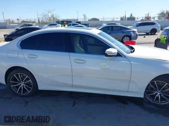 2020 BMW 3 Series 330i with VIN 3MW5R1J02L8B31552, listed as a IAAI auction lot 41760488 with 32,918 mi miles. Bid and sale history available at carsss.com. Image 13.