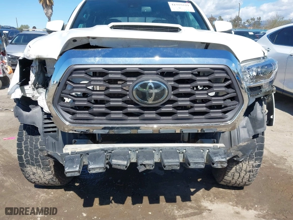 2019 Toyota Tacoma 4WD SR with VIN 3TMCZ5AN3KM207007, listed as a IAAI auction lot 41755529 with 43,203 mi miles. Bid and sale history available at carsss.com. Image 6.