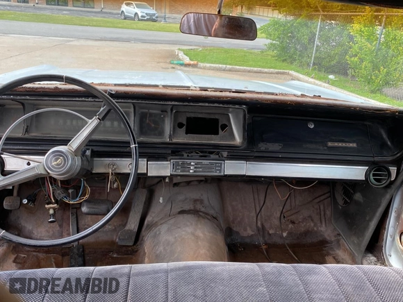 1966 Chevrolet Impala z VIN 164376R130769, wystawiony jako Copart lot #56249945 z przebiegiem 26 996 mil mil oraz Czysty tytuł • Clean title. Historia ofert i sprzedaży dostępna na DreamBid. Obrazek 9.