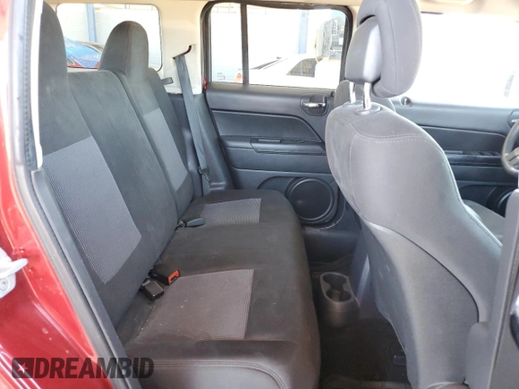 2013 Jeep Patriot Sport z VIN 1C4NJRBB8DD271392, wystawiony jako Copart lot #53520255 z przebiegiem 147 327 mil mil oraz Czysty tytuł • Clean title. Historia ofert i sprzedaży dostępna na DreamBid. Obrazek 11.