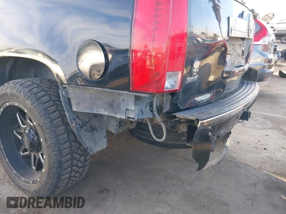 2009 Cadillac Escalade z VIN 1GYFK13289R242884, wystawiony jako IAAI lot #41320982 z przebiegiem 132 983 mil mil oraz . Historia ofert i sprzedaży dostępna na DreamBid. Obrazek 6.