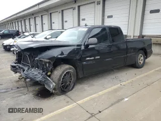 2006 Chevrolet Silverado SS z VIN 2GCEC19N261140999, wystawiony jako Copart lot #80564114 z przebiegiem 221 209 mil mil oraz Szkody całkowita. Historia ofert i sprzedaży dostępna na DreamBid. Obrazek 1.
