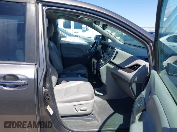 2019 Toyota Sienna XLE Auto Access Seat with VIN 5TDYZ3DC4KS980041, listed as a IAAI auction lot 41793001 with 125,084 mi miles. Bid and sale history available at carsss.com. Image 5.