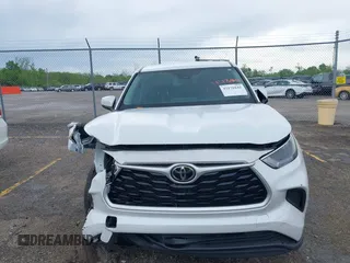 2023 Toyota Highlander L z VIN 5TDKDRAH9PS504513, wystawiony jako IAAI lot #42176842 z przebiegiem 54 792 mil mil oraz . Historia ofert i sprzedaży dostępna na DreamBid. Obrazek 12.