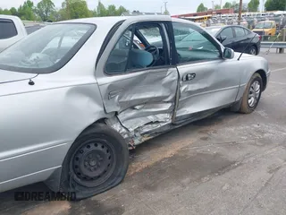 1993 Toyota Camry LE z VIN 4T1SK12E0PU290398, wystawiony jako IAAI lot #42032664 z przebiegiem 264 922 mil mil oraz . Historia ofert i sprzedaży dostępna na DreamBid. Obrazek 6.