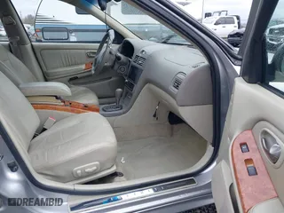 2002 Infiniti I35 Luxury with VIN JNKDA31A22T005398, listed as a IAAI auction lot 41818757 with 165,228 mi miles. Bid and sale history available at carsss.com. Image 5.