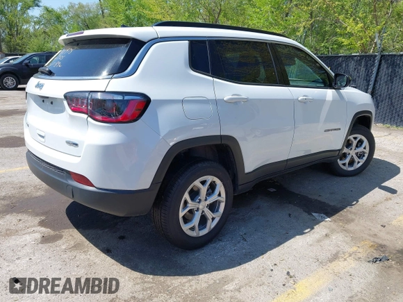 2024 Jeep Compass Latitude with VIN 3C4NJDBN0RT109268, listed as a IAAI auction lot 42067387 with 26,894 mi miles. Bid and sale history available at carsss.com. Image 4.