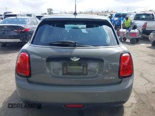 2016 MINI Hardtop 4 Door z VIN WMWXU1C52G2A93506, wystawiony jako IAAI lot #41920473 z przebiegiem 101 635 mil mil oraz . Historia ofert i sprzedaży dostępna na DreamBid. Obrazek 16.