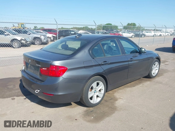2013 BMW 3 Series 328i xDrive z VIN WBA3B5C52DF138926, wystawiony jako IAAI lot #42256316 z przebiegiem 158 240 mil mil oraz . Historia ofert i sprzedaży dostępna na DreamBid. Obrazek 4.