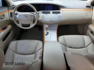 2007 Toyota Avalon XL z VIN 4T1BK36B17U230285, wystawiony jako Copart lot #60976495 z przebiegiem 63 013 mil mil oraz Szkoda całkowita • Salvage title. Historia ofert i sprzedaży dostępna na DreamBid. Obrazek 8.