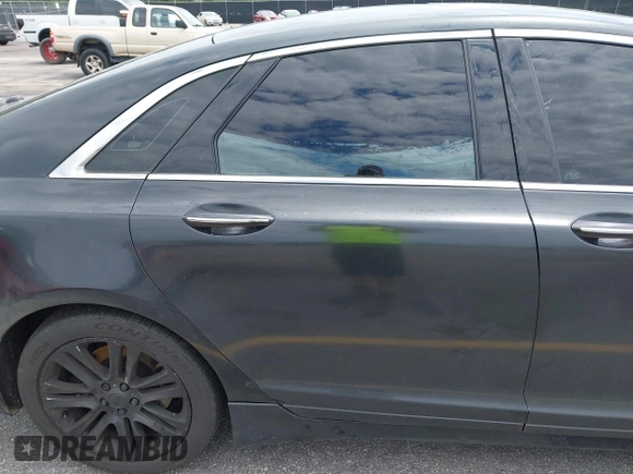 2013 Lincoln MKZ z VIN 3LN6L2GK1DR800859, wystawiony jako IAAI lot #42347695 z przebiegiem 193 300 mil mil oraz . Historia ofert i sprzedaży dostępna na DreamBid. Obrazek 8.