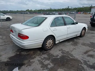 2000 Mercedes-Benz E-Class with VIN WDBJF65JXYB045761, listed as a IAAI auction lot 41952097 with 1 mi miles. Bid and sale history available at carsss.com. Image 4.