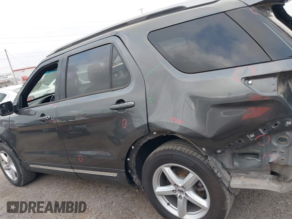 2018 Ford Explorer XLT z VIN 1FM5K7D80JGC54112, wystawiony jako IAAI lot #41947904 z przebiegiem 126 800 mil mil oraz . Historia ofert i sprzedaży dostępna na DreamBid. Obrazek 15.