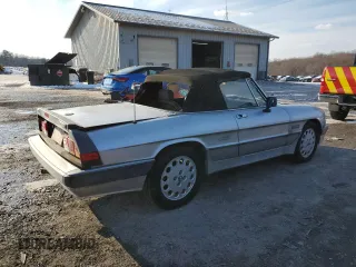 1986 Alfa Romeo Spider Veloce z VIN ZARBA5419G1040612, wystawiony jako Copart lot #42347965 z przebiegiem 84 485 mil mil oraz Czysty tytuł • Clean title. Historia ofert i sprzedaży dostępna na DreamBid. Obrazek 3.
