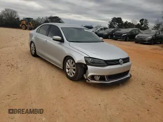 2014 Volkswagen Jetta SE z VIN 3VWD07AJ8EM238827, wystawiony jako Copart lot #43576355 z przebiegiem 87 159 mil mil oraz Szkoda całkowita • Salvage title. Historia ofert i sprzedaży dostępna na DreamBid. Obrazek 10.