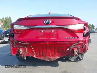 2018 Lexus ES 300h z VIN JTHBW1GG5J2193461, wystawiony jako IAAI lot #42370795 z przebiegiem 85 658 mil mil oraz . Historia ofert i sprzedaży dostępna na DreamBid. Obrazek 6.