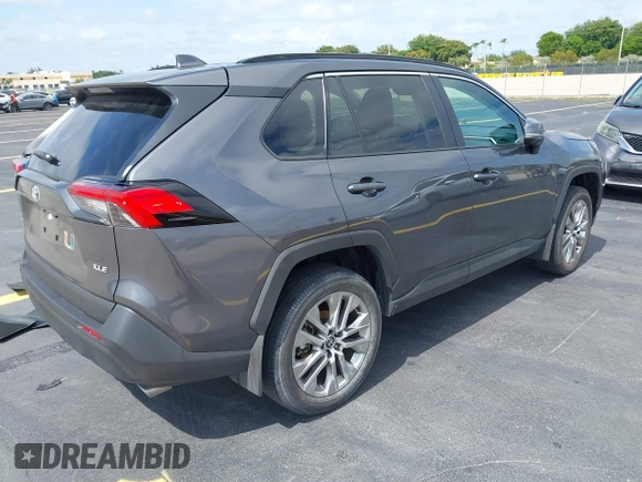 2024 Toyota RAV4 XLE Premium z VIN 2T3C1RFVXRC295264, wystawiony jako IAAI lot #42229471 z przebiegiem 6 717 mil mil oraz . Historia ofert i sprzedaży dostępna na DreamBid. Obrazek 4.
