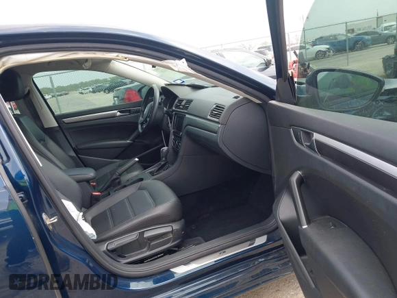 2018 Volkswagen Passat S z VIN 1VWAA7A35JC040106, wystawiony jako IAAI lot #41921626 z przebiegiem 60 785 mil mil oraz . Historia ofert i sprzedaży dostępna na DreamBid. Obrazek 5.