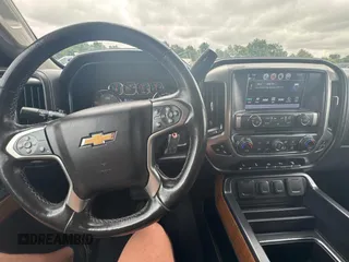2019 Chevrolet Silverado 3500HD LTZ z VIN 1GC4KXCY7KF204445, wystawiony jako Copart lot #59198095 z przebiegiem 121 822 mil mil oraz Tytuł czysty. Historia ofert i sprzedaży dostępna na DreamBid. Obrazek 9.