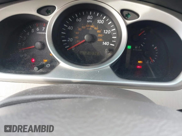 2006 Toyota Highlander z VIN JTEGP21A760091592, wystawiony jako IAAI lot #41068064 z przebiegiem 210 741 mil mil oraz . Historia ofert i sprzedaży dostępna na DreamBid. Obrazek 7.