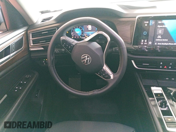 2024 Volkswagen Atlas SE with VIN 1V2HR2CA4RC567377, listed as a IAAI auction lot 42845567 with 16,658 mi miles and . Bid and sale history available at DreamBid. Image 4.
