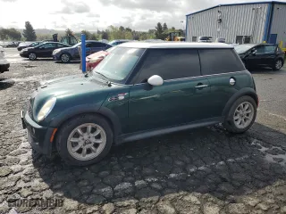 2004 MINI Cooper Hardtop S with VIN WMWRE33474TD83089, listed as a Copart auction lot 50933945 with 165,735 mi miles and Clean Title. Bid and sale history available at carsss.com. Image 1.