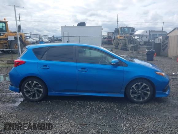 2016 Scion iM z VIN JTNKARJE1GJ512385, wystawiony jako IAAI lot #42020888 z przebiegiem 95 355 mil mil oraz . Historia ofert i sprzedaży dostępna na DreamBid. Obrazek 14.