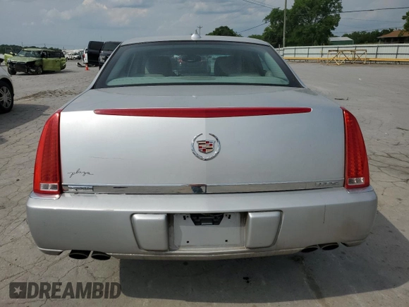 2010 Cadillac DTS 1SA z VIN 1G6KA5EY5AU111898, wystawiony jako Copart lot #54946955 z przebiegiem 44 259 mil mil oraz Szkoda całkowita • Salvage title. Historia ofert i sprzedaży dostępna na DreamBid. Obrazek 6.