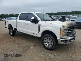 2023 Ford F-250 XL z VIN 1FT8W2BT2PED35956, wystawiony jako Copart lot #62242105 z przebiegiem Nie podano mil oraz Nie do naprawy • Non repairable. Historia ofert i sprzedaży dostępna na DreamBid. Obrazek 4.