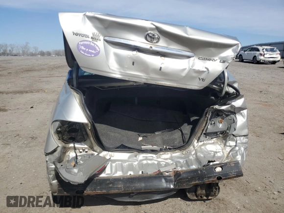 2005 Toyota Camry LE with VIN 4T1BF30K15U093326, listed as a Copart auction lot 48425395 with 90,728 mi miles and Salvage Title. Bid and sale history available at DreamBid. Image 6.