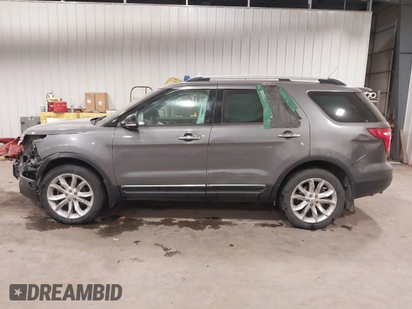2013 Ford Explorer XLT with VIN 1FM5K8D82DGB20342, listed as a IAAI auction lot 41478547 with 158,256 mi miles and . Bid and sale history available at carsss.com. Image 14.
