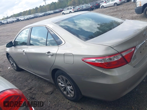 2015 Toyota Camry XLE z VIN 4T1BF1FK6FU485215, wystawiony jako IAAI lot #41938932 z przebiegiem 123 401 mil mil oraz . Historia ofert i sprzedaży dostępna na DreamBid. Obrazek 14.