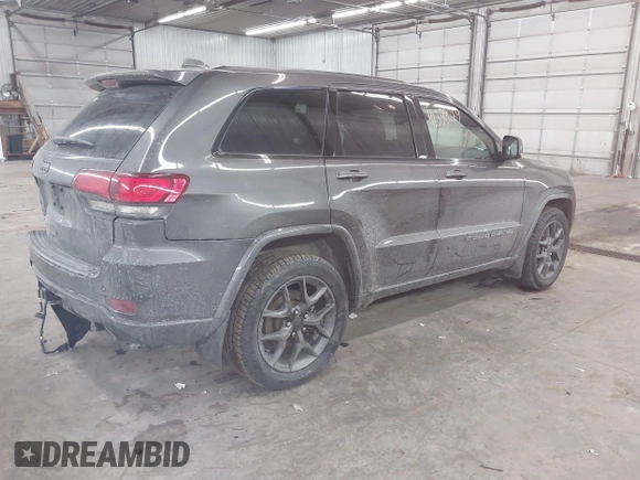 2021 Jeep Grand Cherokee 80th Anniversary z VIN 1C4RJFBG9MC580645, wystawiony jako IAAI lot #41398269 z przebiegiem 79 057 mil mil oraz . Historia ofert i sprzedaży dostępna na DreamBid. Obrazek 4.