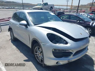 2013 Porsche Cayenne S z VIN WP1AB2A28DLA85859, wystawiony jako IAAI lot #42093299 z przebiegiem 98 778 mil mil oraz . Historia ofert i sprzedaży dostępna na DreamBid. Obrazek 1.