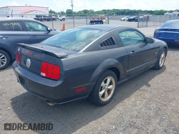 2007 Ford Mustang GT Deluxe с VIN 1ZVHT82H875281518, выставлен на аукционе IAAI как лот 42633779 с пробегом 238 474 миль миль и . История ставок и продаж доступна на DreamBid. Изображение 4.