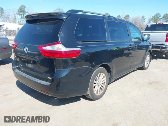 2017 Toyota Sienna XLE Auto Access Seat with VIN 5TDYZ3DC0HS833692, listed as a IAAI auction lot 41810308 with 112,806 mi miles. Bid and sale history available at carsss.com. Image 4.